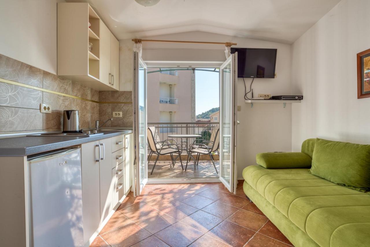 Apartmani Olga Petrovac ภายนอก รูปภาพ