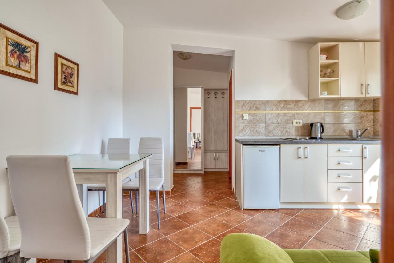 Apartmani Olga Petrovac ภายนอก รูปภาพ
