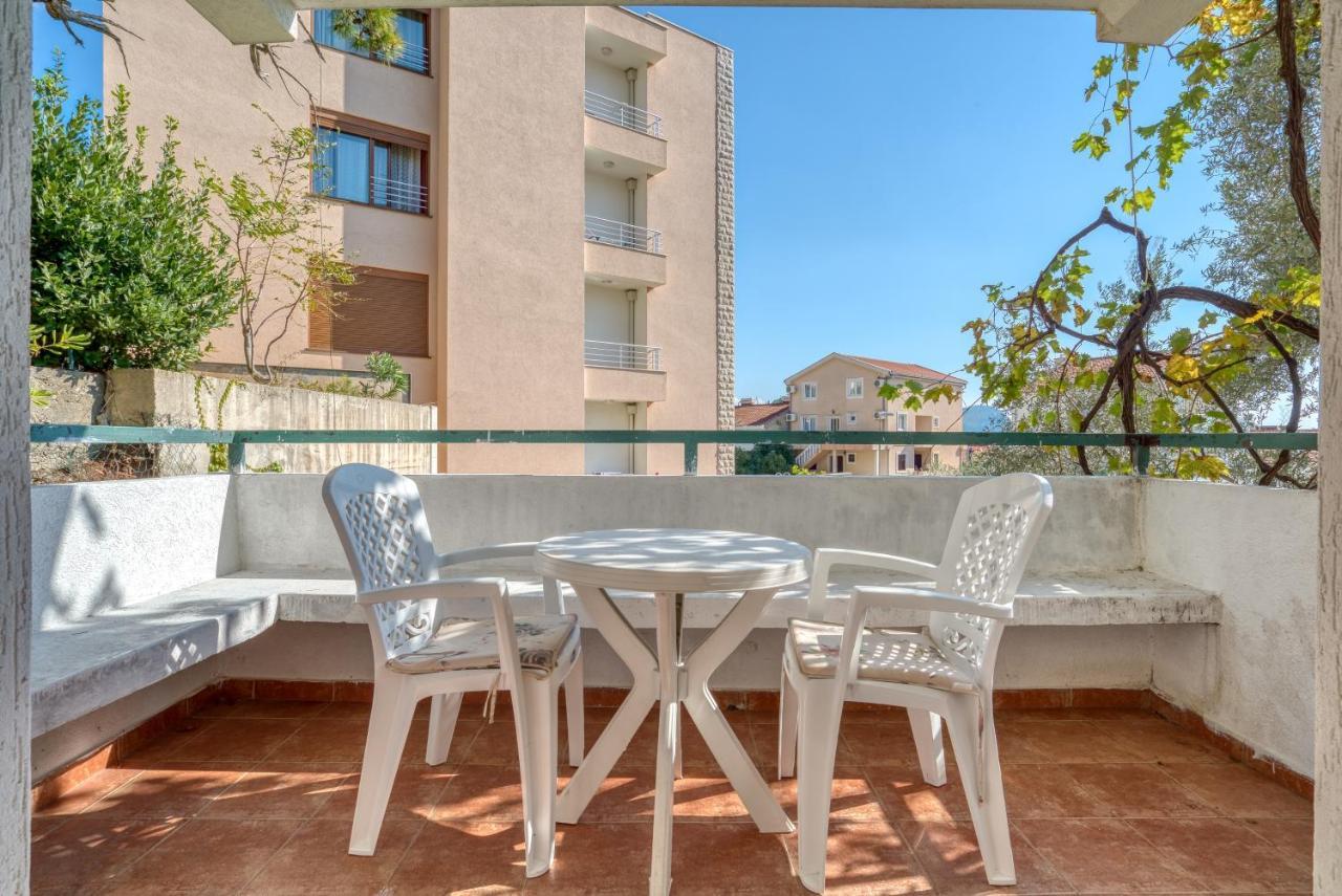 Apartmani Olga Petrovac ภายนอก รูปภาพ